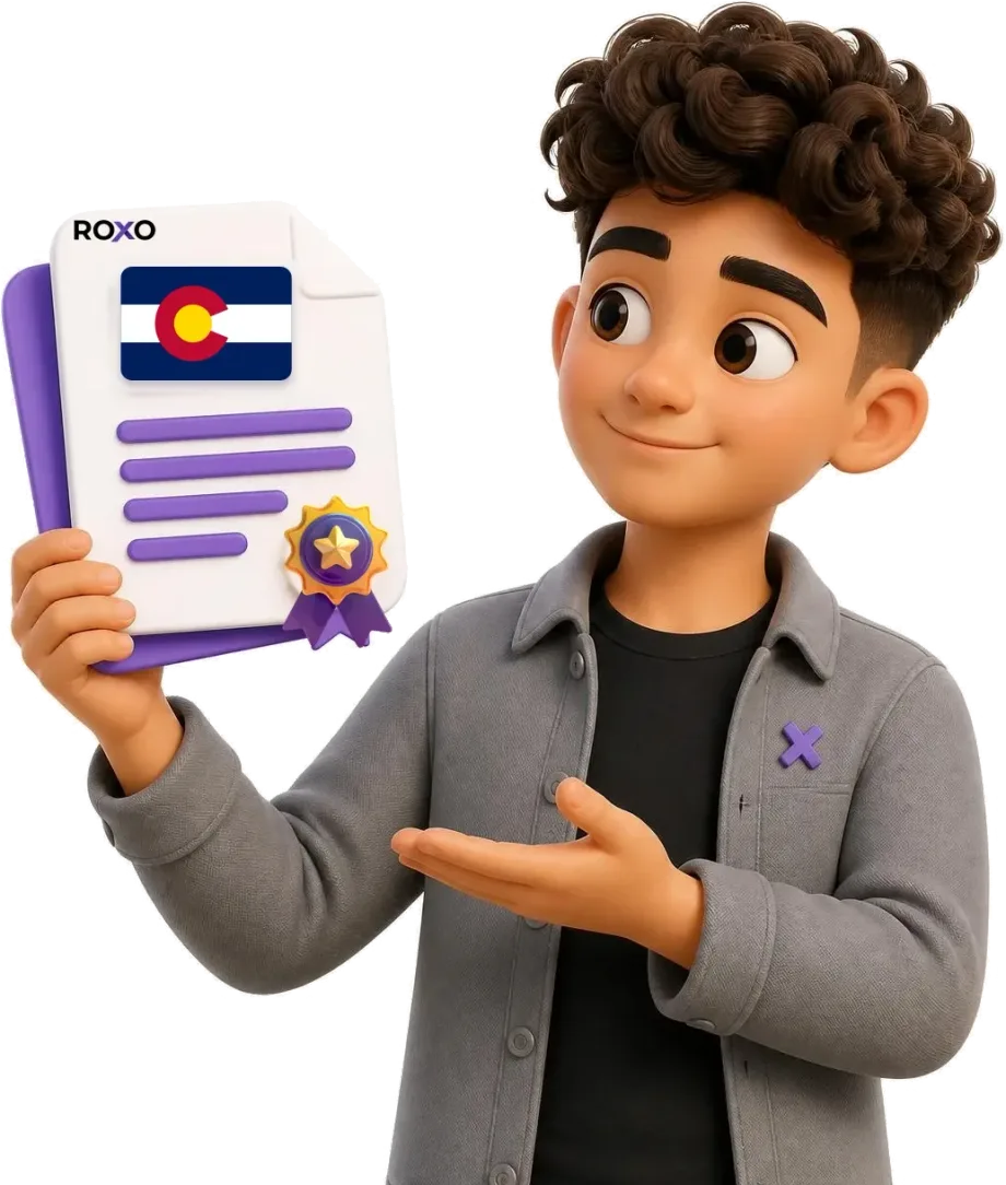Colorado: personaje de Roxo sosteniendo una traducción certificada con la bandera del estado