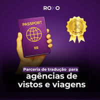 Mão segurando um passaporte roxo com selo de tradução certificada e o texto “Parceria de tradução para agências de visto e viagens”.